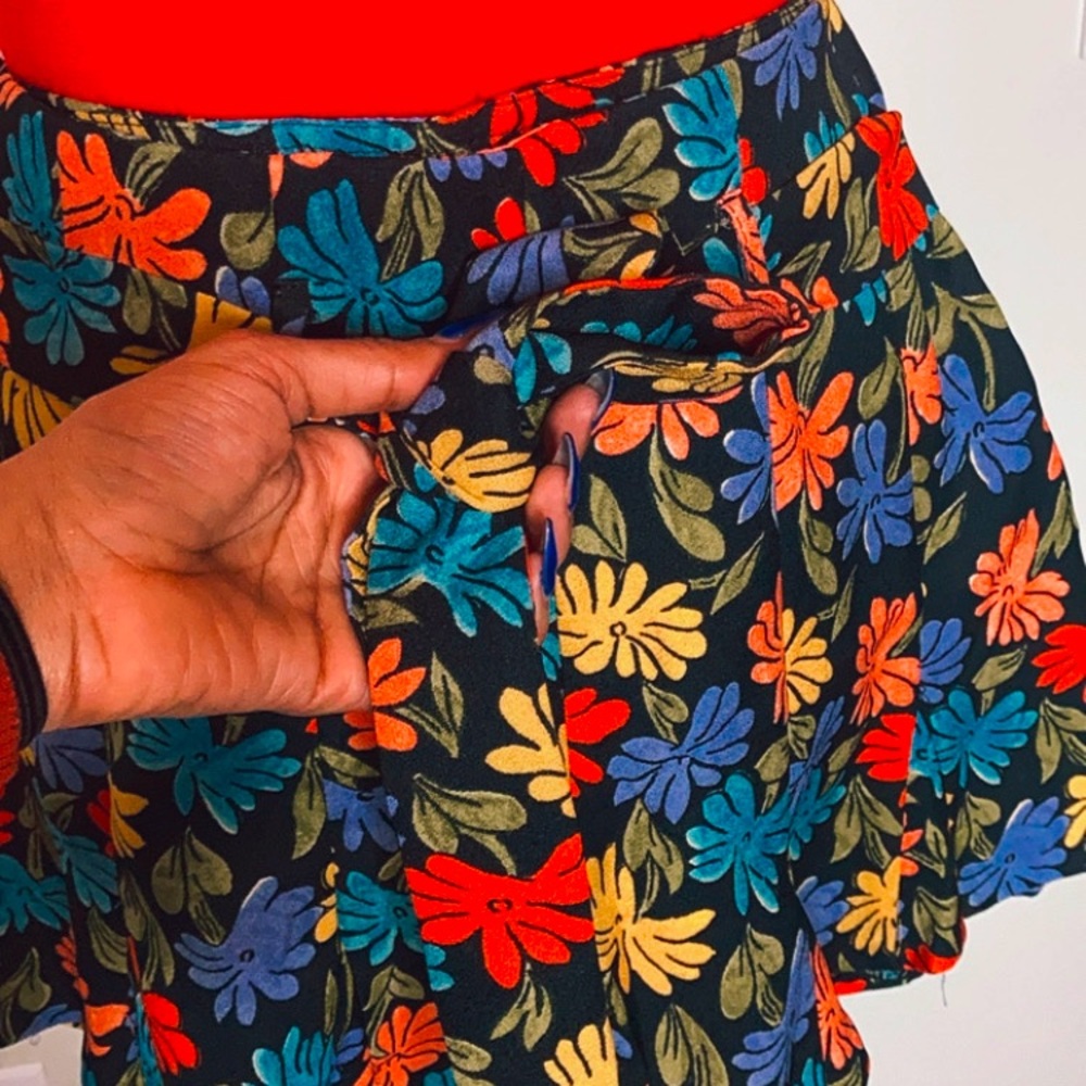 Bright Flowered Statement Shorts - Picture 2 of 3